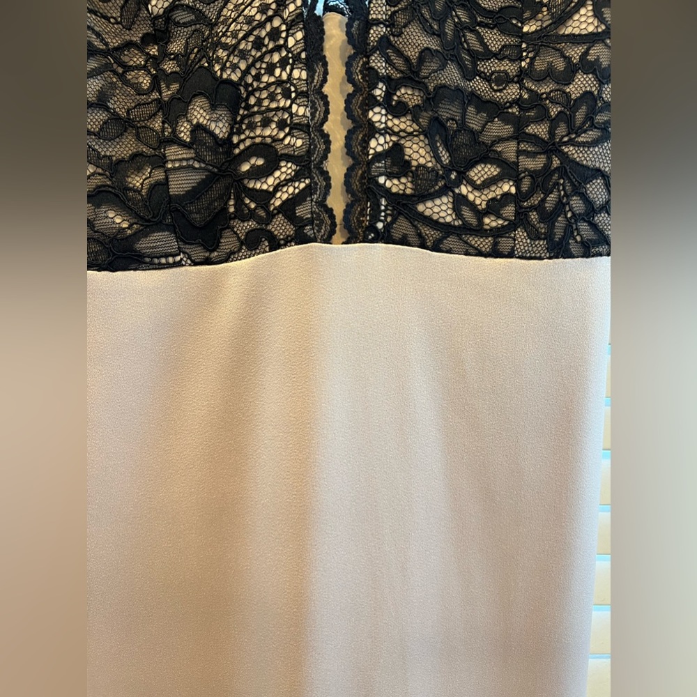 Satin and lace dress - Picture 12 of 12